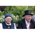 Kaethe und Harro auf Wagen.jpg